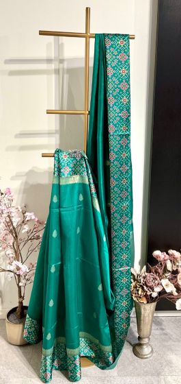 Green Plian Saree With Paola Digital Print Border