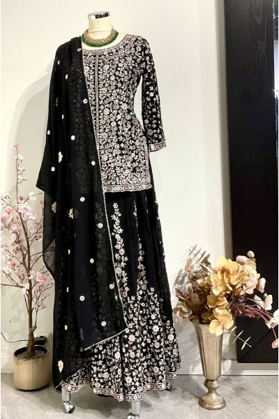Black Heavy Thread Work Short Suit