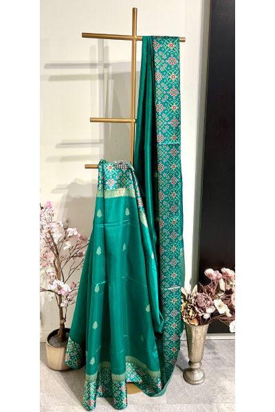 Green Plian Saree With Paola Digital Print Border