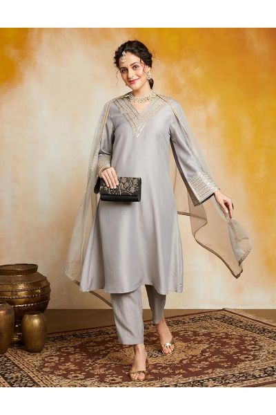 Women's Embroidered Pakistani Suit Set with Organza Dupatta